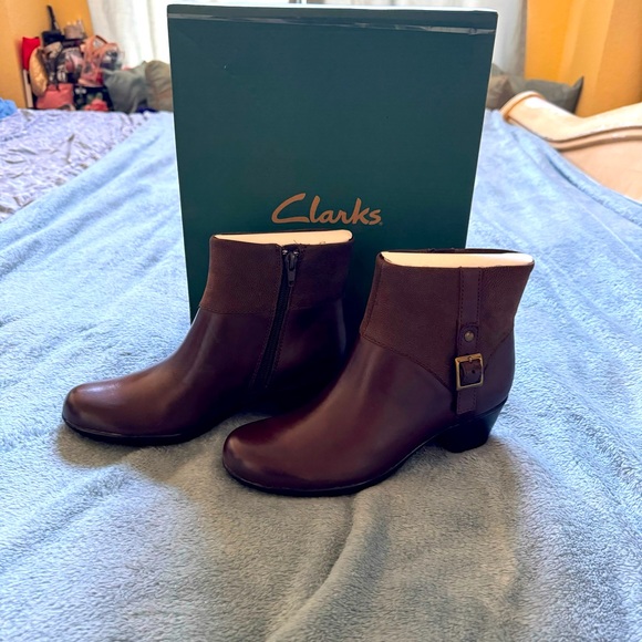 Clarks Booties NWT - New in Box Brown - Picture 1 of 3